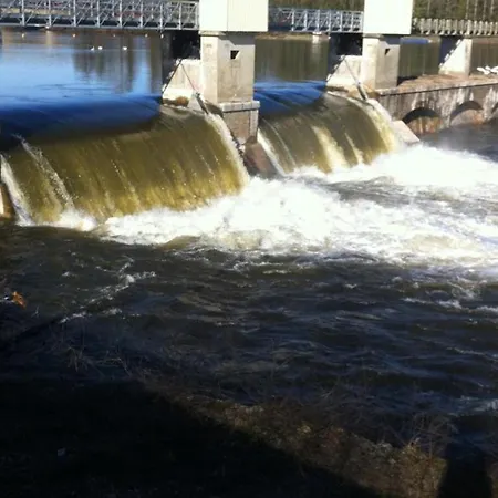 Evasion En Dordogne: Maison Au Bord De L'eau Avec Parking Prive - Fr-1-616-413 Semesterbostad