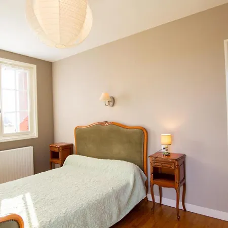 Evasion En Dordogne: Maison Au Bord De L'eau Avec Parking Prive - Fr-1-616-413 *