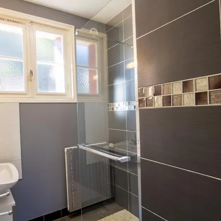 Evasion En Dordogne: Maison Au Bord De L'eau Avec Parking Prive - Fr-1-616-413