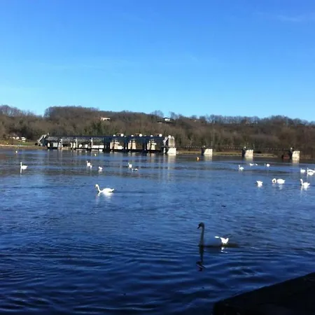 Semesterbostad Evasion En Dordogne: Maison Au Bord De L'eau Avec Parking Prive - Fr-1-616-413 *