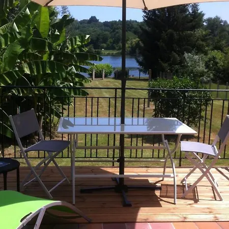 Evasion En Dordogne: Maison Au Bord De L'eau Avec Parking Prive - Fr-1-616-413 Semesterbostad