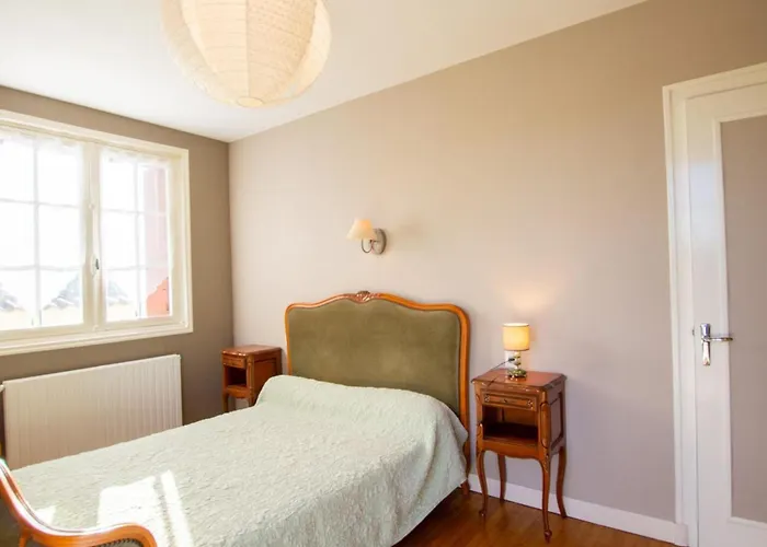 Evasion En Dordogne: Maison Au Bord De L'eau Avec Parking Prive - Fr-1-616-413 *