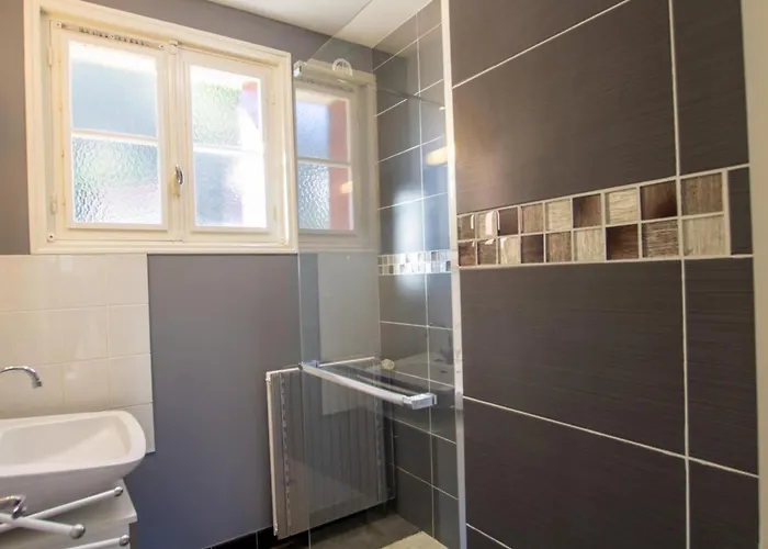 Evasion En Dordogne: Maison Au Bord De L'eau Avec Parking Prive - Fr-1-616-413